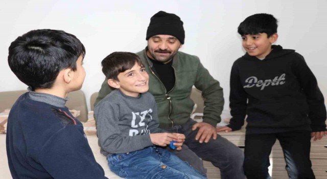 Depremzedeler korku dolu anı anlattı: Yer yarıldı, içine düştük sandım