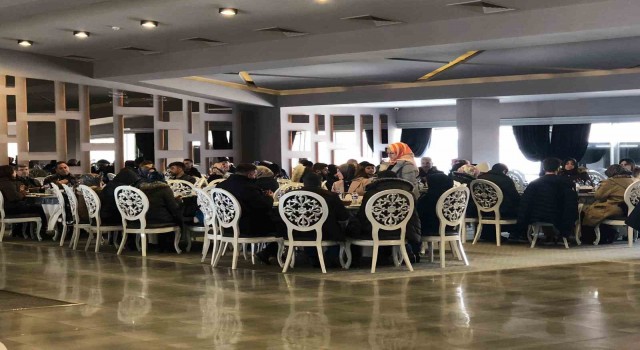 Depremzedeler yemek organizasyonunda buluştu