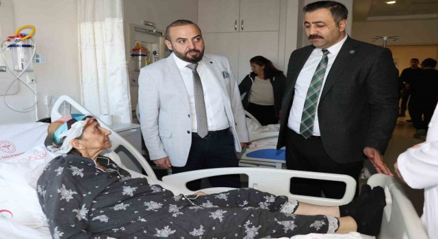 Depremzedelere Rektör Kalandan ziyaret