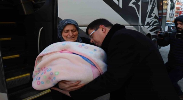 Depremzedeleri Nazilliye getirmek için gönderilen ilk otobüs ilçeye döndü