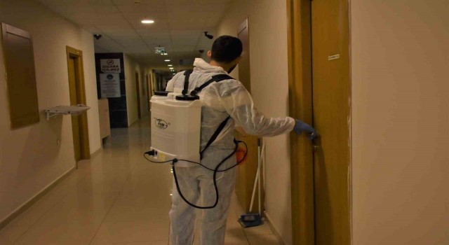 Depremzedelerin konakladığı yurtlarda hijyen çalışmaları