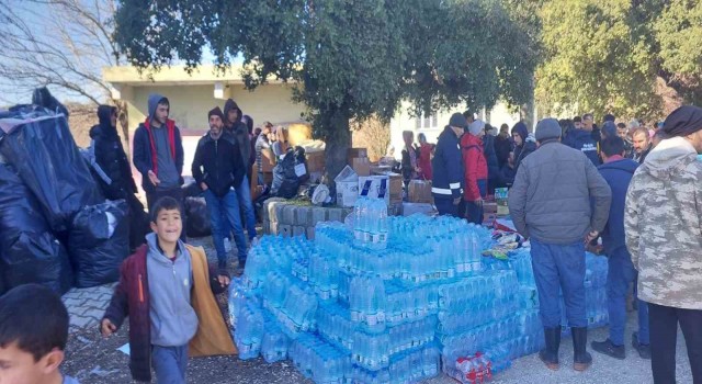 Derinceden deprem bölgelerine 58 tır gönderildi