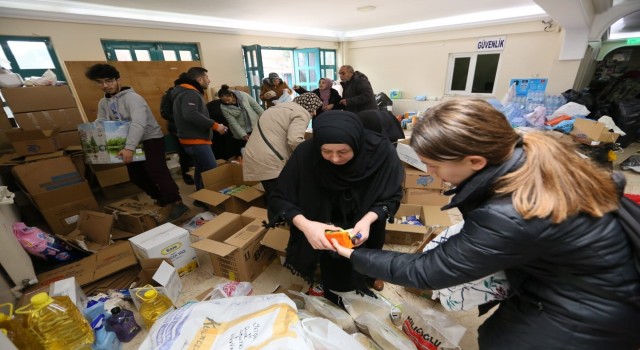 Derinceden deprem bölgesine 4 tır dolusu yardım