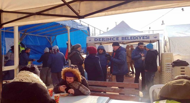 Derinceden depremzedelere 132 tır yardım malzemesi gönderildi