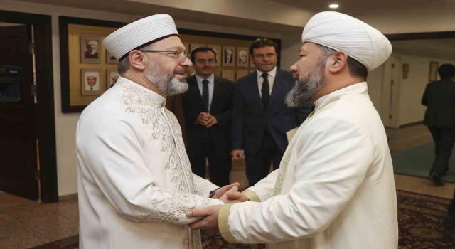 Diyanet İşleri Başkanı Erbaş: Birlik, beraberlik ve seferberlik halinde yaralarımızı sarmaya çalışıyoruz