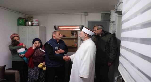 Diyanet İşleri Başkanı Erbaş, Islahiyede konteyner kent ve koordinasyon merkezini ziyaret etti