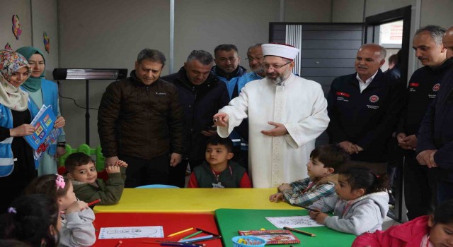 Diyanet İşleri Başkanı Erbaş, Nurdağında konteyner kenti ziyaret etti