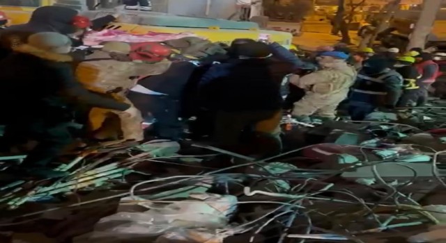 Diyarbakırda 122 saat sonra enkazdan sağ kurtarıldı