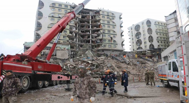 Diyarbakırda arama-kurtarma çalışmaları devam ediyor