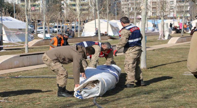 Diyarbakırda çadırlar tek noktaya toplandı