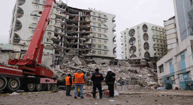 Diyarbakırda depremde ölü sayısı 407e çıktı