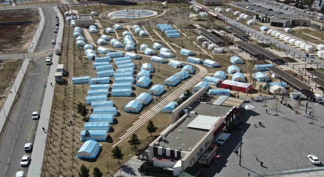 Diyarbakırda kurulan çadır kentte yaşam devam ediyor