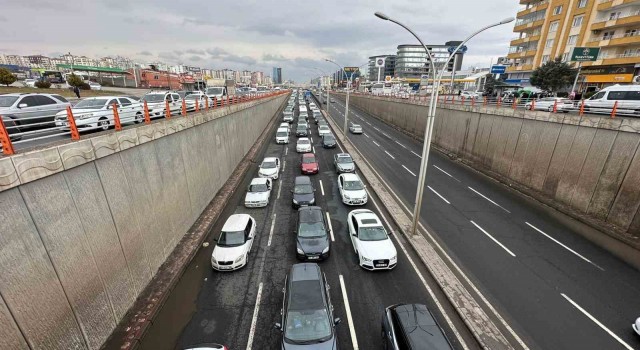 Diyarbakırda vatandaşlar şehri terk ediyor