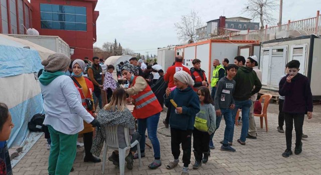 Diyarbakırlı 22 kuaför, Kahramanmaraşta depremzedelerin bakımını yaptı