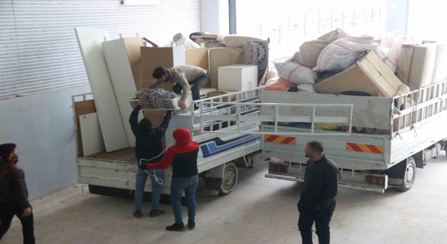 Diyarbakırlı iş adamı, araç ve depolarını depremzedelerin hizmetine açtı