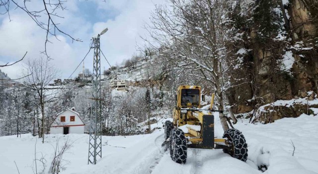 Doğu Karadenizde kar nedeniyle 567 köy ve mahalle yolu ulaşıma kapandı
