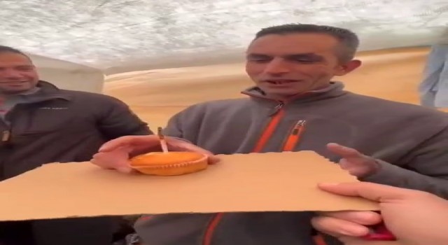 Doğum gününü arama kurtarma çadırında kutladılar