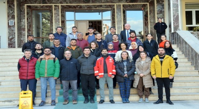 Doktor, eczacı ve hemşirelerden oluşan ekip Eskişehirden Hataya gidiyor