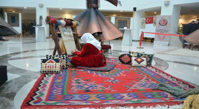 Dünyaca ünlü el yapımı halılar Uşak Halı Sergisinde sanatseverlerle buluştu