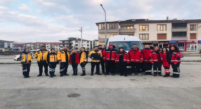 Düzce İl Sağlık Müdürlüğü deprem bölgelerine ilave ekip gönderdi
