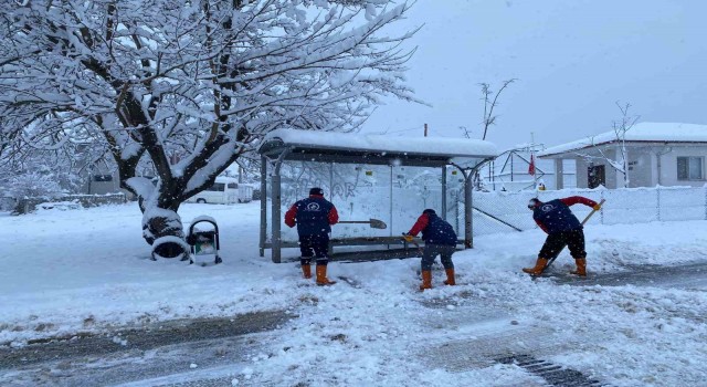 Düzcede karla mücadele çalışmaları sürüyor