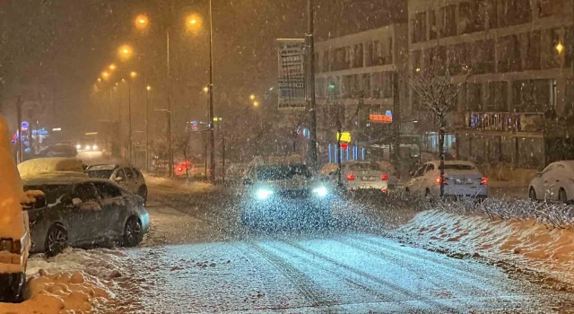 Düzcede yoğun kar yağışı ile mücadele sürüyor