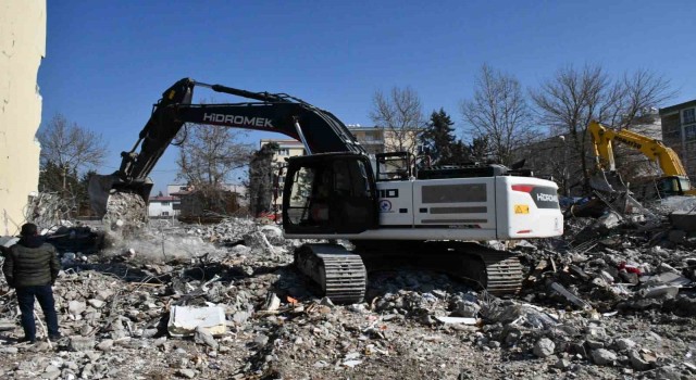 Düzceden deprem bölgelerine bin 604 personel ve 397 araç gönderildi