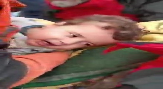 Düzceli ekipler 1i bebek 2 kişiyi enkazdan canlı olarak çıkarttı