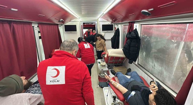 Düzceliler deprem için kan bağışı kuyruğuna girdi
