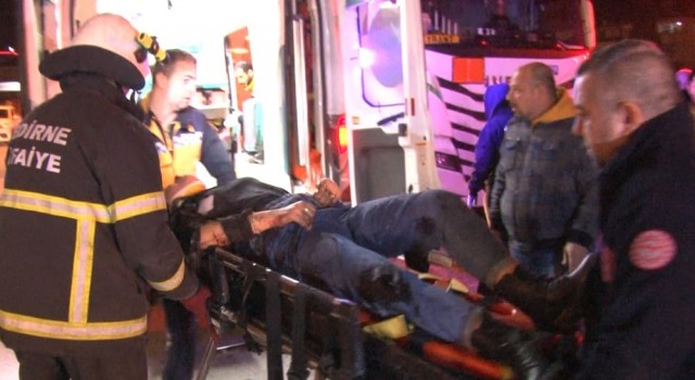 Edirnede ekipler araçta sıkışan yaralı kadını kurtarmak için seferber oldu
