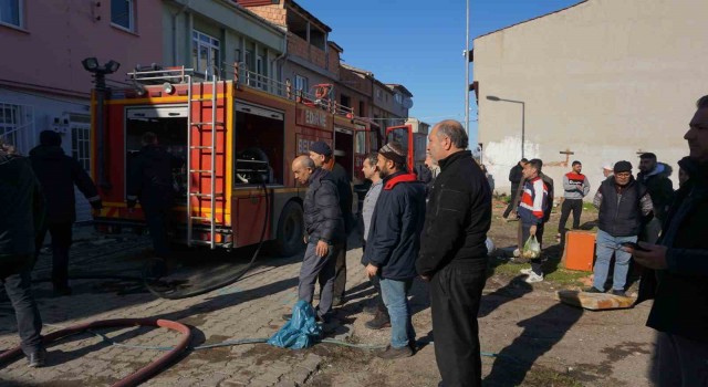 Edirnede iki katlı evde çıkan yangın korkuttu