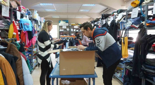Edirneye gelen depremzedeler ihtiyaçlarını ücretsiz marketten karşılıyor