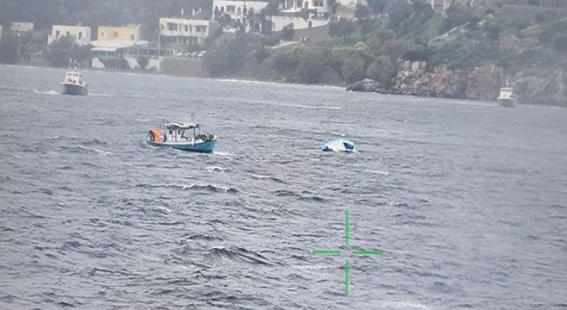 Ege Denizinde göçmen teknesi battı: 4 ölü