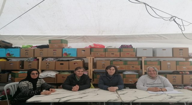 Eğirdirde, gönüllü vatandaşlar depremzedelere kucak açtı