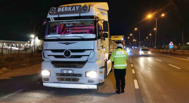 Eksi 9 dereceyi gören Aksarayda buzlanmaya karşı denetimli uyarı