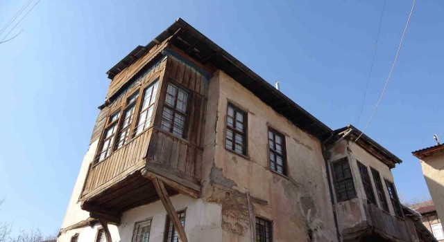 Elazığda 450 yılık tarihi konaklar depreme direniyor
