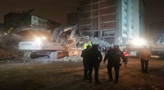 Elazığda çöken binada polis memurunun cansız bedenine ulaşıldı