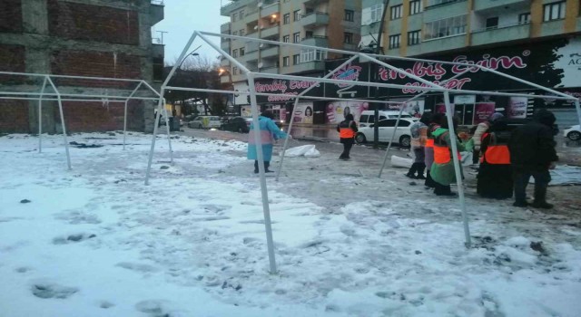 Elazığdaki enkaz alanına çadırlar kuruluyor
