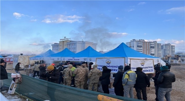 Elbistanda kurulan destek merkezi ile yaralar sarılıyor