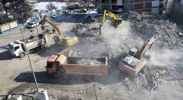Elbistandaki 400 bina enkazını Samsun Büyükşehir Belediyesi kaldıracak