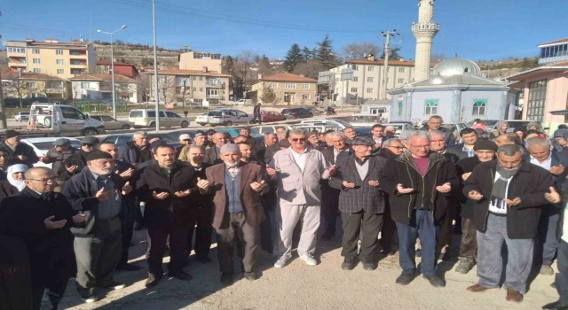 Emette 73 kişilik umre kafilesi dualarla uğurlandı