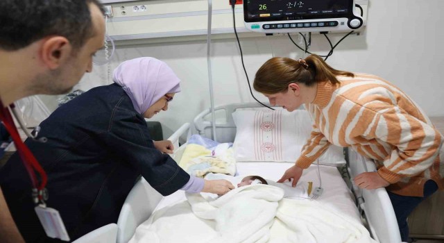 Emine Erdoğandan Ankaraya nakledilen depremzede bebeklere ziyaret