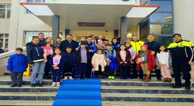 Emniyetten depremzede ailelere sinema etkinliği