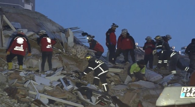 Emre Apartmanında arama kurtarma çalışmaları 38. saatinde