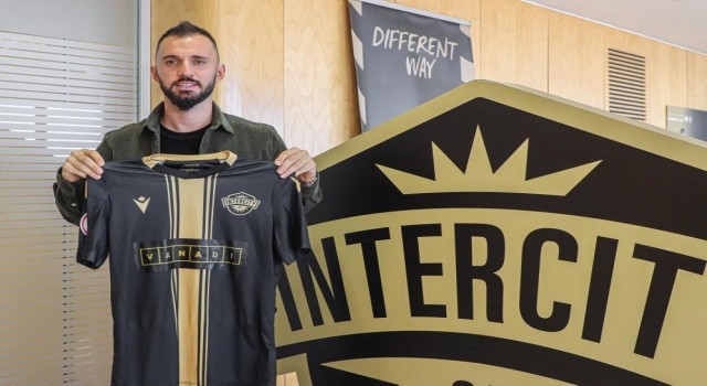 Emre Çolakın futbolu bırakması 1 gün sürdü