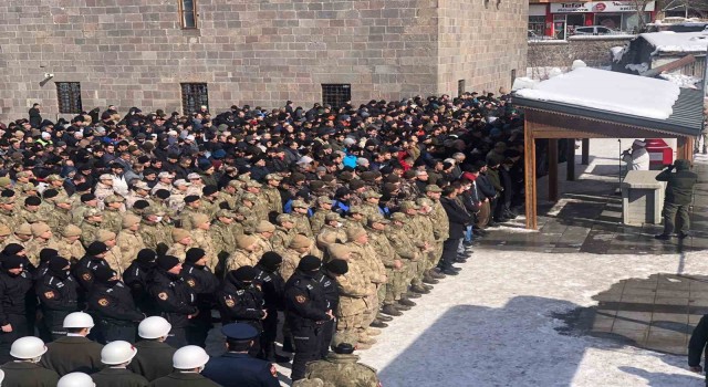 Enkaz altında kalarak hayatını kaybeden uzman çavuş memleketi Erzurumda toprağa verildi