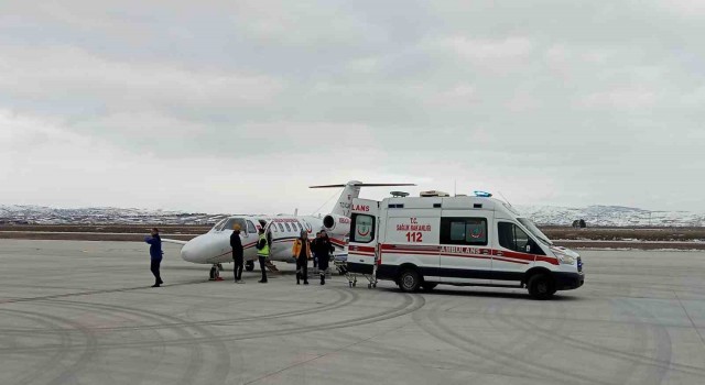 Enkaz altından 11 gün sonra kurtarılan Aleyna, ambulans uçakla Ankaraya getirildi