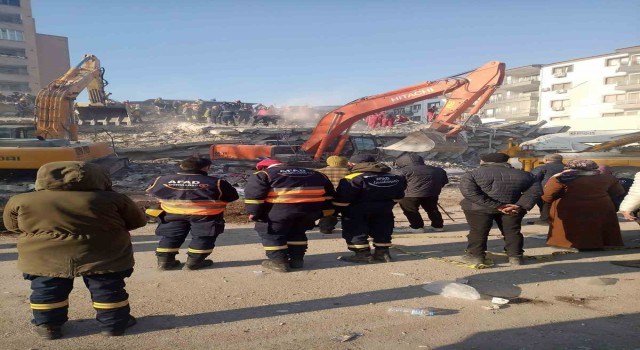 Enkaz kurtarma çalışmalarında artçı depreme böyle yakalandılar