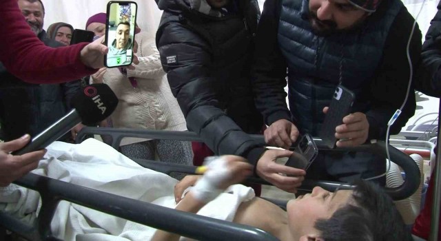 Enkazdan 156 saat sonra kurtulan 9 yaşındaki Semihin Muslera hayali gerçek oldu