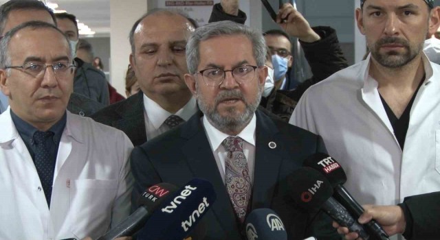 Enkazdan 248. saatte kurtarılan Aleyna Ölmezin doktorlarından sağlık durumu hakkında açıklama